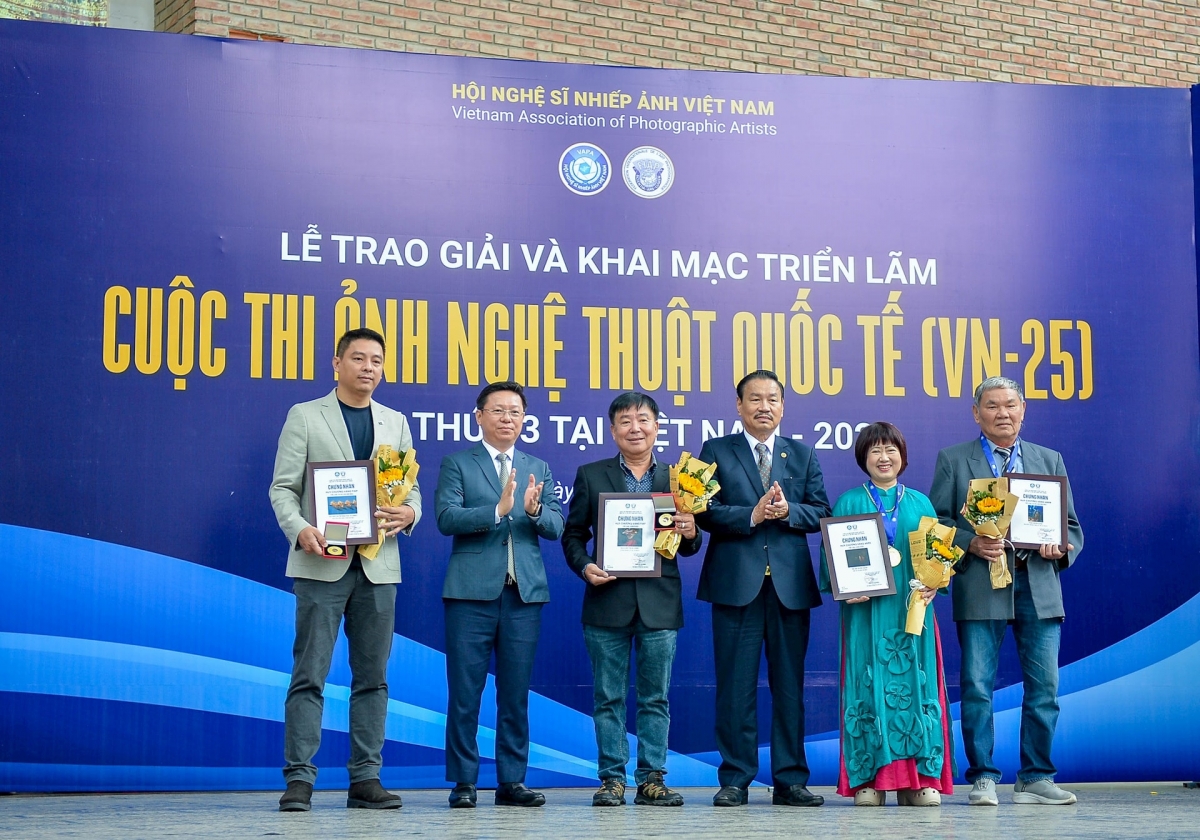 Winners of 13th International Photo Contest 2025 honoured in Hanoi